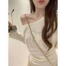 批发已出大货 字母烫钻斜肩<b class='q'>T</b><b class='q'>恤</b>小衫<b class='q'>女</b>2026春夏季<b class='q'>长袖</b>露肩减龄纯色百搭