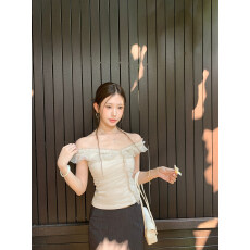 批发已出大货 短袖t恤女2026新款夏季显瘦设计感<b class='q'>短款</b>露肩一字肩上衣