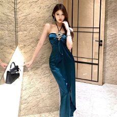 批发重工挂脖缎面荷叶边抹胸<b class='q'>连衣裙</b>名媛气质优雅收腰显瘦轻奢长裙子