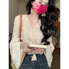 批发法式复古立体花朵镂空v领<b class='q'>长袖</b><b class='q'>衬衫</b>女早秋2024新款气质短款小上衣