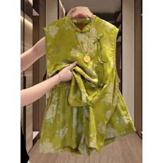 批发2025新款夏日穿搭新中式国风盘扣无袖绿色印花上衣短<b class='q'>裤</b>两件套装女