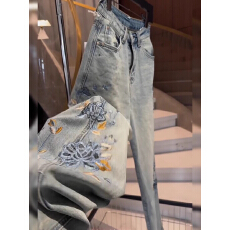 批发高级感重工刺绣蓝色<b class='q'>牛仔裤</b><b class='q'>欧洲站</b>欧货小个子别致独特新款休闲裤女