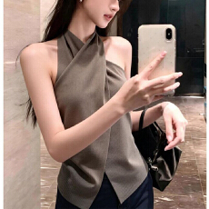 批发棕灰色无袖挂脖气质设计上衣今年春夏季新款女装时尚大气清爽<b class='q'>小衫</b>