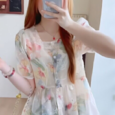 批发法式v领泡泡袖碎花衬衫女夏季设计感小众洋气漂亮娃娃衫雪纺上衣