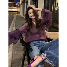 批发法式轻奢高级感<b class='q'>雪纺衫</b>女上衣v领<b class='q'>喇叭袖</b>设计感荷叶边气质紫色衬衫