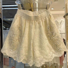 批发胖mm重工钉珠<b class='q'>蕾丝</b>休闲<b class='q'>短裤</b>夏季新款大码高腰宽松显瘦花边阔腿热裤