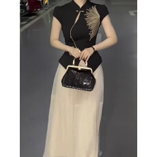 批发夏季网红爆款时尚显气质瘦高级感洋气新中式刺绣女士上衣