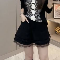 批发蕾丝边显瘦裤裙女时尚<b class='q'>大码</b>短裙洋气爆款高腰春夏新款遮肉半身裙子