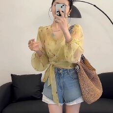 批发设计感小众v领<b class='q'>碎花</b>微透衬衫女2026夏季新款韩版绑带高腰显瘦<b class='q'>上衣</b>
