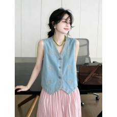 批发韩系复古V领刺绣<b class='q'>牛仔</b><b class='q'>马甲</b>女夏季新款无袖单排扣叠穿百搭显瘦上衣