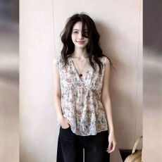批发新款<b class='q'>时尚</b>高级温柔浪漫风V领碎花无袖上衣女大码显瘦百搭减龄内搭