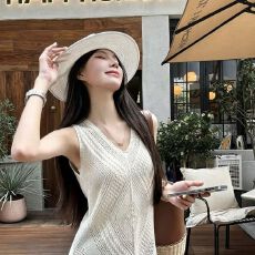 批发新款镂空V领针织吊带背心女夏季外穿无袖背心上衣宽松显瘦显气质