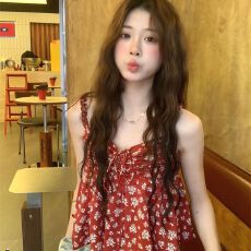 批发温柔风红色碎花V领系带吊带背心女2026<b class='q'>春</b>夏别致减龄可外穿上衣女