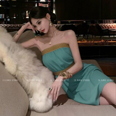 批发懂小姐高级感<b class='q'>抹胸</b>连衣裙女夏新款纯欲性感露肩气质<b class='q'>裹</b><b class='q'>胸</b>A字裙