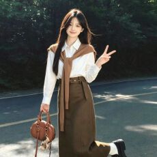 批发气质通勤翻领<b class='q'>衬衣</b>女白色长袖<b class='q'>衬衫</b>职场上班族简约<b class='q'>OL</b>风女装上衣外搭