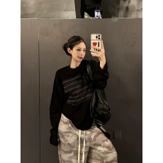 批发美式<b class='q'>街头</b>黑色正肩长袖圆领t恤女早秋穿搭宽松显瘦打底百搭上衣潮