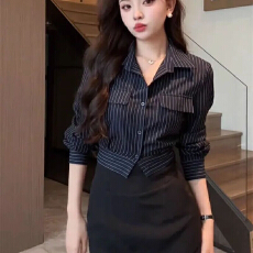 批发法式气质Polo领<b class='q'>条纹</b>单排扣长袖<b class='q'>衬衫</b>女早秋新款设计感外套显瘦上衣