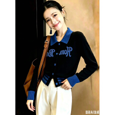 批发韩系白色上衣针织衫秋季新品女<b class='q'>装</b>字母印花方扣翻领日常感个性小衫