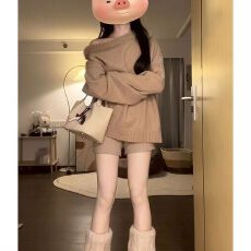 批发松弛感接毛茸茸斜肩毛衣女秋冬季新款慵懒风套装<b class='q'>休闲</b><b class='q'>短裤</b>两件套潮