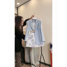 批发高级感新款西装外套小个子气质休闲<b class='q'>西服</b><b class='q'>女</b>甜辣碎花半身短裙两件套