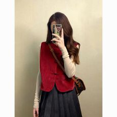 批发新中式国风复古洋气巨好看红色灯芯绒马甲女款2026新款冬盘扣背心