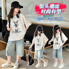 批发牛仔裤两件套<b class='q'>女</b><b class='q'>童</b>夏装韩版套装女孩卡通T短袖短裤t恤时髦两件套潮
