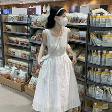 批发实拍白色<b class='q'>连衣裙</b>2024新款女夏季法式方领收腰裙子