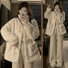 批发实拍牛角扣羊羔毛外套女冬软糯仿兔毛皮草宽松奶fufu毛绒外衣