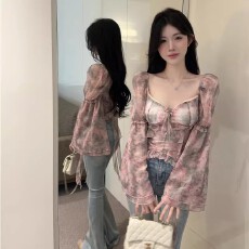 批发法式名媛高级感碎花<b class='q'>不规则</b>雪纺喇叭袖衬衫女秋设计感洋气收腰上衣