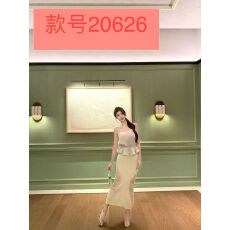 批发一颗Tian草莓顶美套装花33<b class='q'>同款</b>纯欲 真醋酸套装蕾丝吊带半裙
