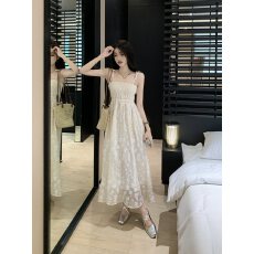 批发大码女装微胖MM甜美淑女名媛风夏季仙女裙绣花褶皱打揽吊带连衣裙