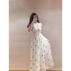 批发海边度假风挂脖露背连衣裙女夏季气质收腰长裙子氛围感节日礼服裙