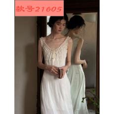 批发气质美女 温柔奶 油色褶皱<b class='q'>假两件</b>设计感长袖上衣修身显瘦拍照出片