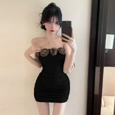 批发立体花朵纯欲风性感<b class='q'>连衣裙</b>一字肩高级设计感修身显瘦打底背心短裙
