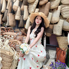 批发法式度假风露背碎花挂脖连衣<b class='q'>裙</b>女学生收腰显瘦氛围感节日<b class='q'>礼服</b><b class='q'>裙</b>子