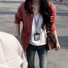 批发红色<b class='q'>格子</b>长袖衬衫上衣女春秋美式复古慵懒风宽松薄款防晒衬衣外套