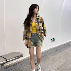 批发港风复古黄色格子衬衫女早秋外搭宽松设计感小众长袖叠穿外套衬衣