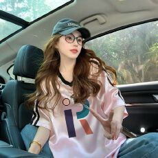 批发原版面料/后包领球衣运动风宽松T恤女中长款V领设计感<b class='q'>百搭</b>上衣