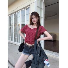 色织条甜辣斜肩撞色短袖女装夏季收腰T恤复古条纹露肩小上衣