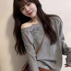 批发斜肩<b class='q'>防晒</b>107#韩系卡通印花斜肩长袖T恤女新款显瘦百搭设计感小众