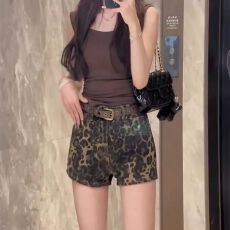 批发2026年春季新款美式复古豹纹牛仔<b class='q'>短裤</b><b class='q'>女</b>时尚低腰阔腿<b class='q'>短裤</b><b class='q'>女</b>热裤