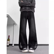 批发美式高街五角星刺绣弯刀<b class='q'>牛仔裤</b>男大童款休闲修身显瘦微喇直筒长裤