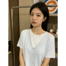 批发2026女装V领T恤假两件设计单排扣短袖百搭时尚舒适<b class='q'>打底衫</b>上衣