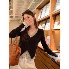 批发2026春秋季韩系撞色V领收腰正肩长袖T恤女设计感假两件小衫上衣