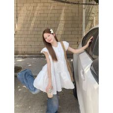 批发新款白色甜美飞飞袖A字<b class='q'>连衣裙</b>女夏季宽松<b class='q'>绣花</b>娃娃短裙子