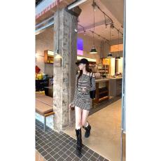 批发长袖连衣裙女夏2026新款时尚包臀显瘦气质<b class='q'>修身</b>收腰斜肩条纹裙子