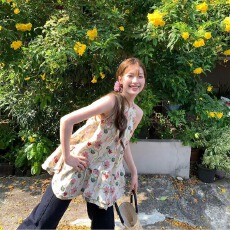 批发甜美风杏色碎花刺绣挂脖<b class='q'>背心</b>女春季不规则荷叶边无袖上衣