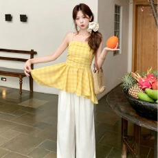批发韩系甜美黄色格纹<b class='q'>吊带</b><b class='q'>背心</b>女夏季外穿设计感收腰无袖上衣