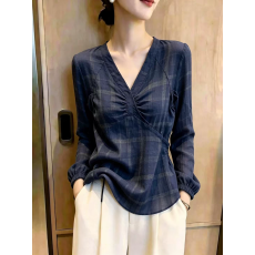 批发法式复古交叉V领格纹<b class='q'>衬衫</b>女2026秋大码胖MM别致收腰显瘦气质上衣