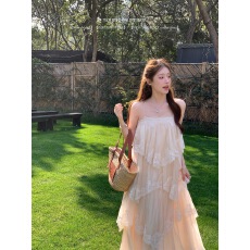 批发浪漫氛围感仙女裙蛋糕裙<b class='q'>连衣裙</b>度假裙法式蕾丝<b class='q'>露背</b>吊带裙